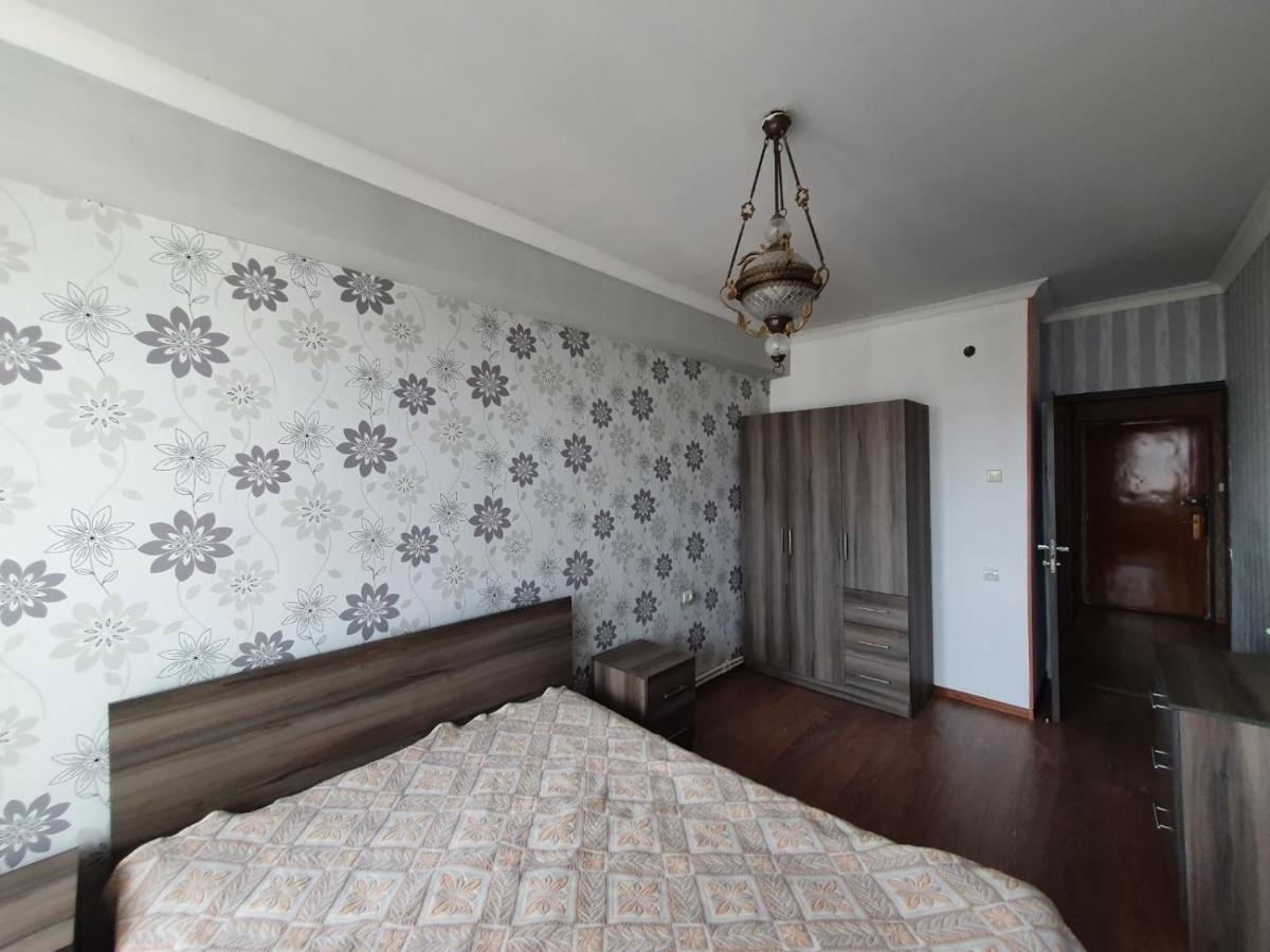 Apartment In Yerevan On Amiryan Street Esterno foto